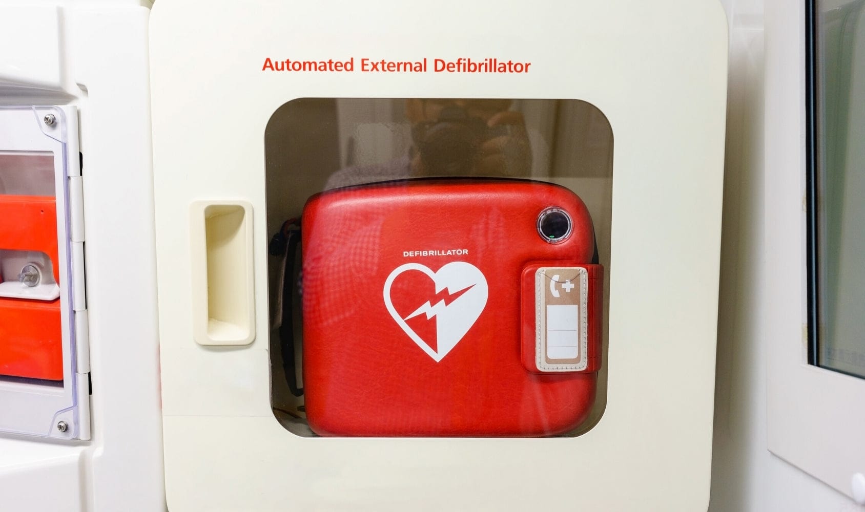 What is a Defibrillator? How AEDs work and How to use Them